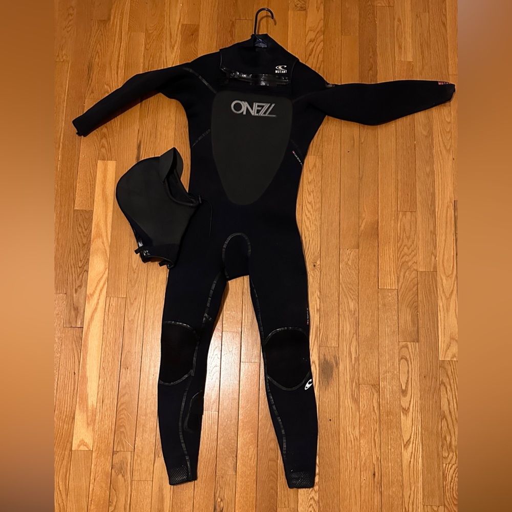 O’Neill mutant 4:3 wetsuit with hood attachment